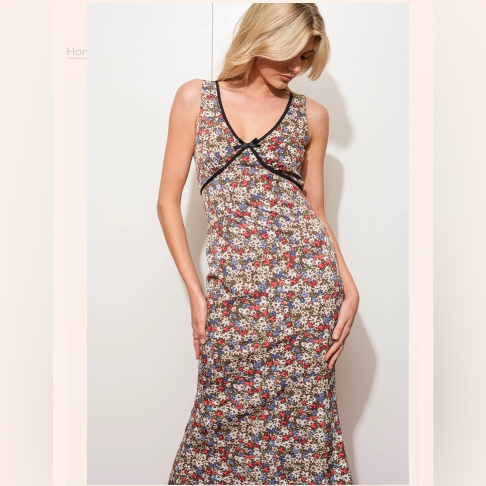 NWT Pretty Garbage Fall Bouquet V-Neck Midi Dress